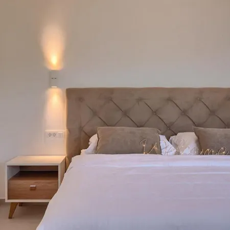 Leon For 8 People With Private Pool & Pet Friendly Near Novigrad Vila