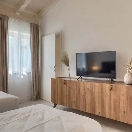 Villa Leon For 8 People With Private Pool & Pet Friendly Near Novigrad Brtonigla