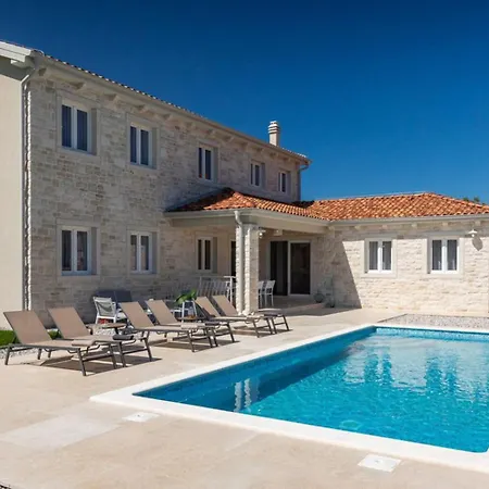 Leon For 8 People With Private Pool & Pet Friendly Near Novigrad Vila *
