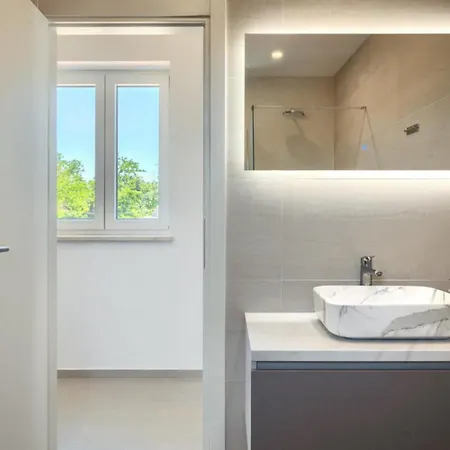 Villa Leon For 8 People With Private Pool & Pet Friendly Near Novigrad *