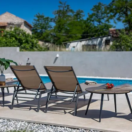 Leon For 8 People With Private Pool & Pet Friendly Near Novigrad * Brtonigla