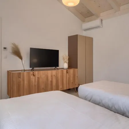 Leon For 8 People With Private Pool & Pet Friendly Near Novigrad Vila *