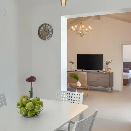 Villa Leon For 8 People With Private Pool & Pet Friendly Near Novigrad *
