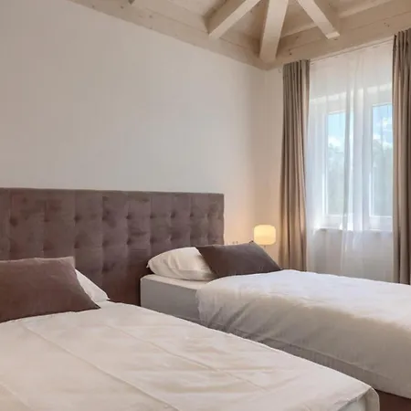 Leon For 8 People With Private Pool & Pet Friendly Near Novigrad Brtonigla