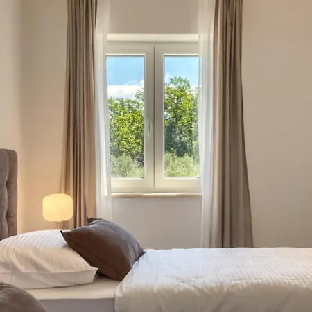 Leon For 8 People With Private Pool & Pet Friendly Near Novigrad * Brtonigla