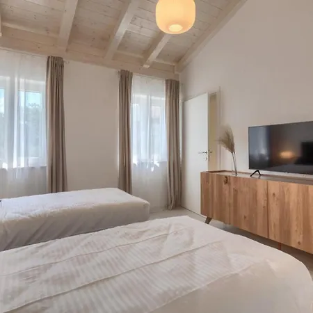 Leon For 8 People With Private Pool & Pet Friendly Near Novigrad Vila *