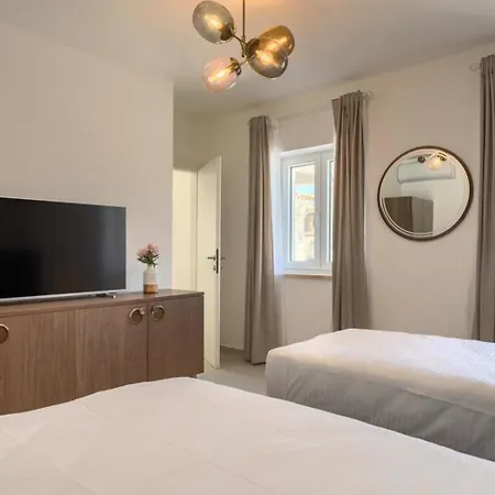 Leon For 8 People With Private Pool & Pet Friendly Near Novigrad