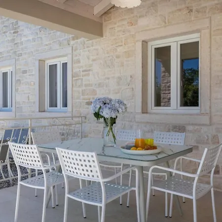 Vila Leon For 8 People With Private Pool & Pet Friendly Near Novigrad