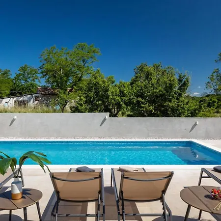 Villa Leon For 8 People With Private Pool & Pet Friendly Near Novigrad *