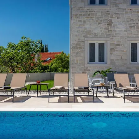 Vila Leon For 8 People With Private Pool & Pet Friendly Near Novigrad Brtonigla
