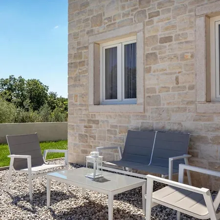 Leon For 8 People With Private Pool & Pet Friendly Near Novigrad Villa