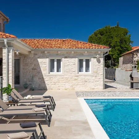Leon For 8 People With Private Pool & Pet Friendly Near Novigrad