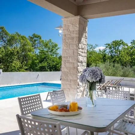 Βίλα Leon For 8 People With Private Pool & Pet Friendly Near Novigrad *